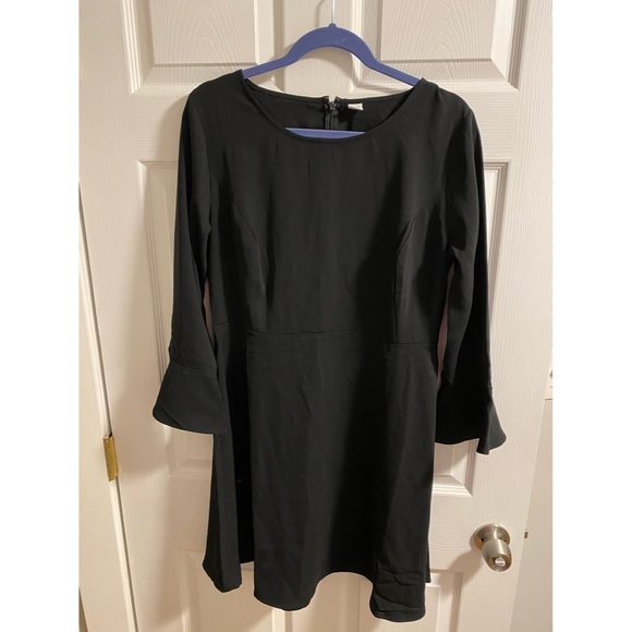 Old Navy Dresses & Skirts - NWT Black Flowy Dress with Bell Sleeves